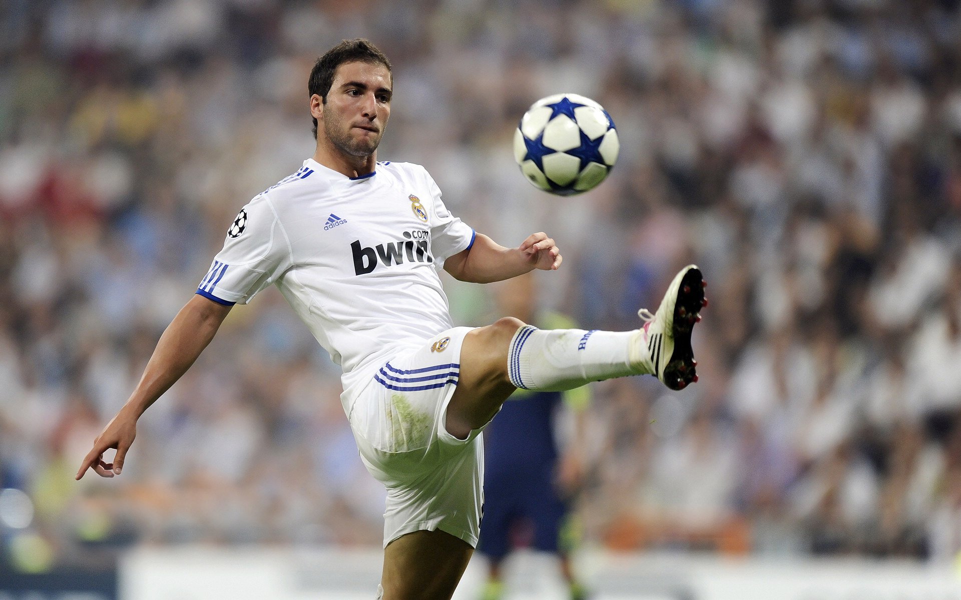 伊布传奇夜,当荷兰人撞上欧联之王,谁更配得上欧洲级?