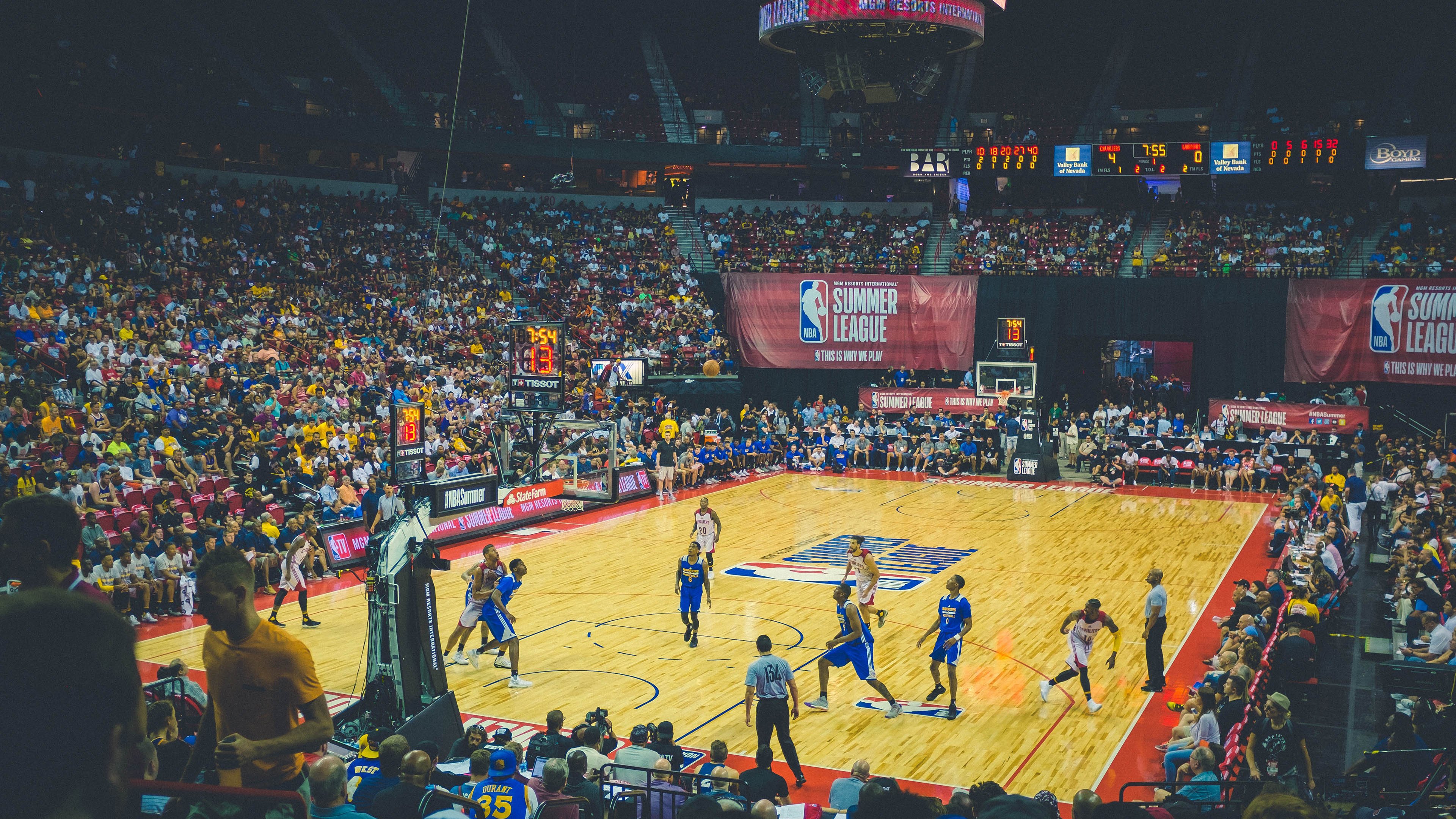 开云体育平台APP-克莱-汤普森末节封神！快船击退独行侠总分2-1，系列赛惊现逆转曙光